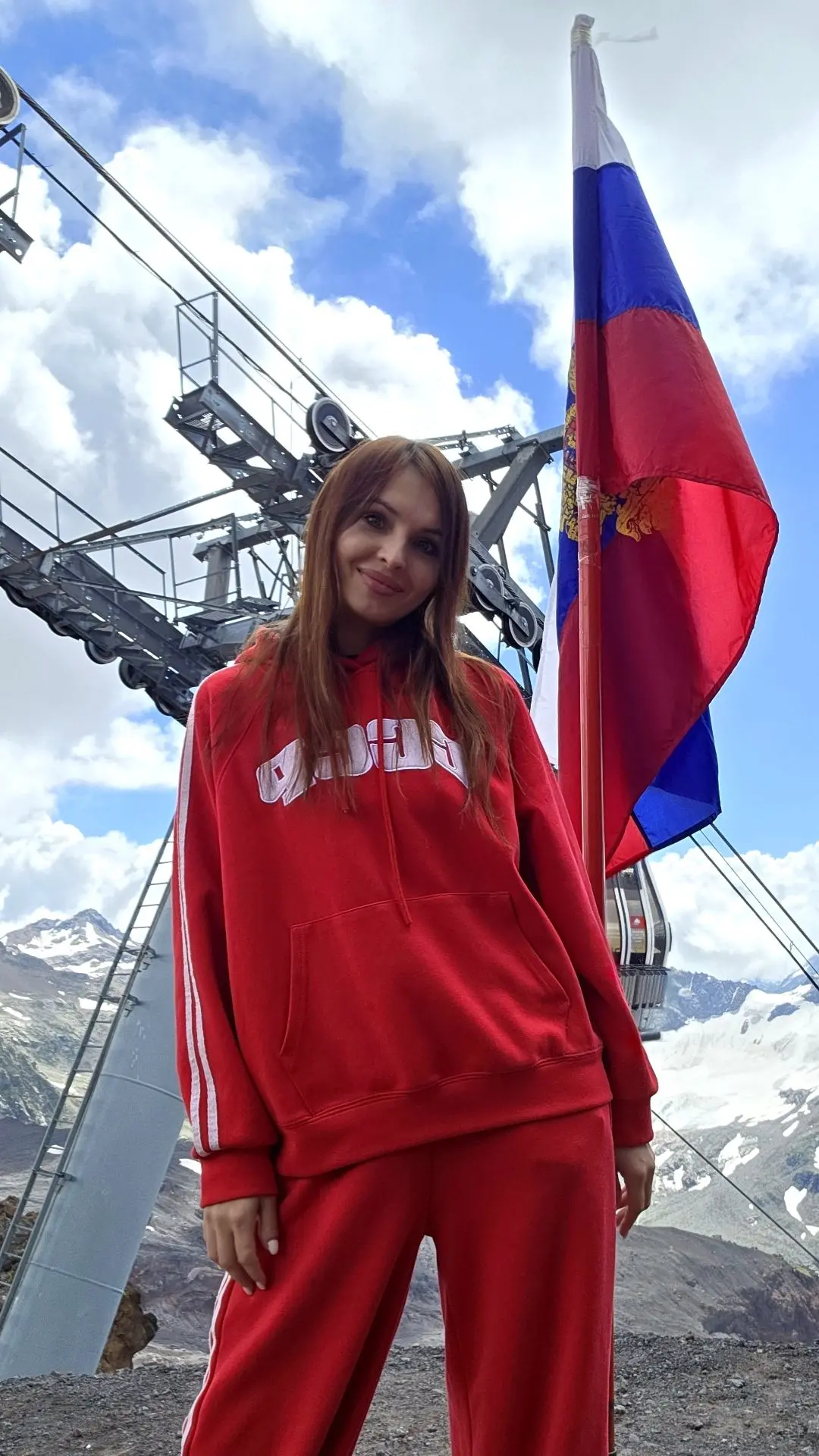 С нами флаг, за нами правда, за нами память и наши герои! С высоты 3500 м. с Днём госуд...