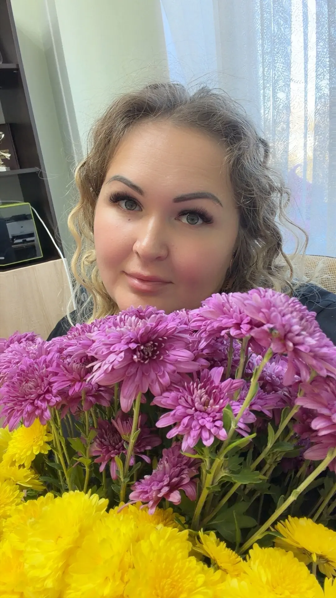 Сегодня на работе мне подарили букет цветов. И я невероятно счастлива! Для меня соверше...