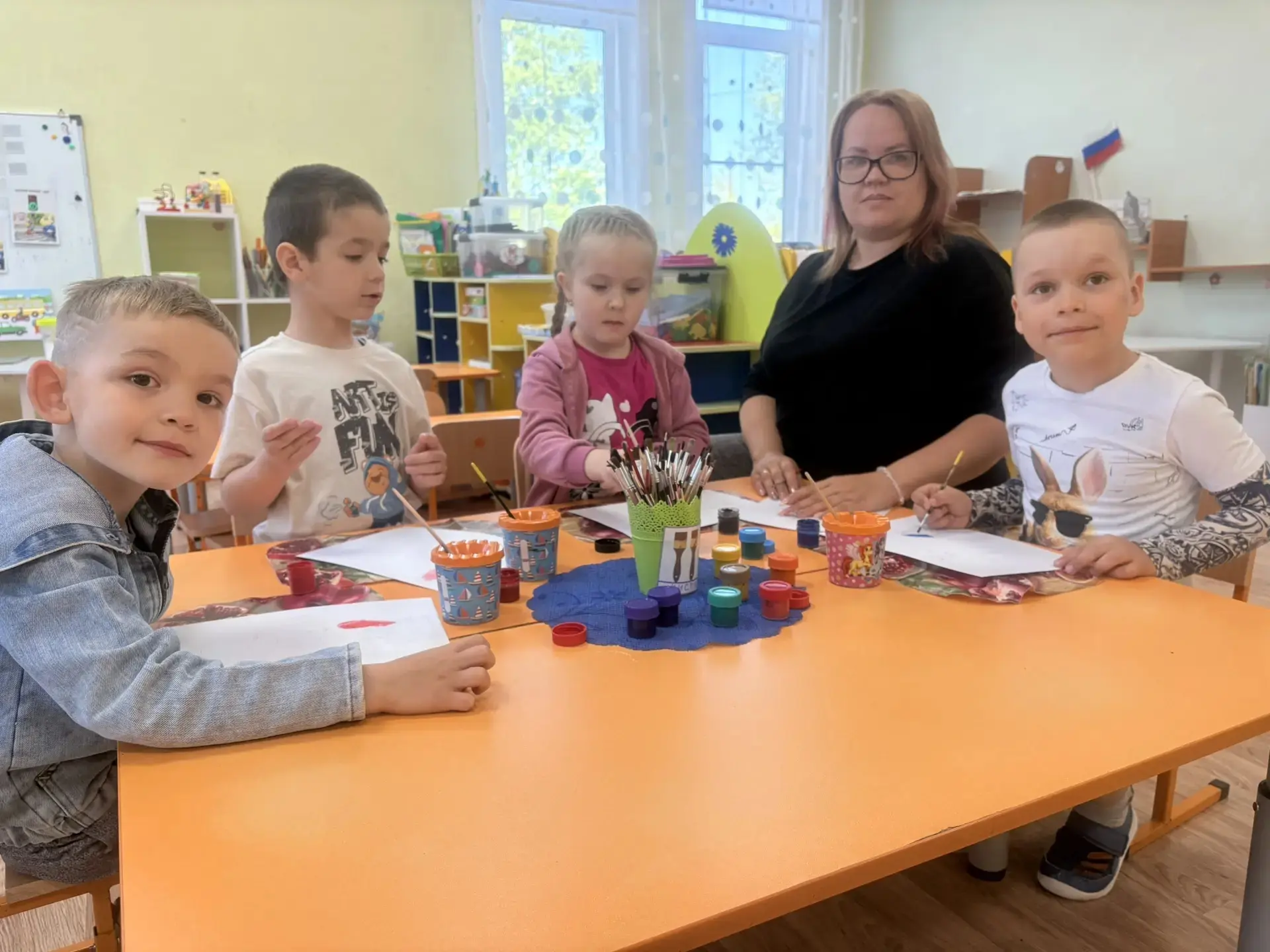 ПДД глазами детей: Яркие рисунки о безопасности на дорогах!🖌️📜🚦
Представьте себе мир 🌍  где прав
