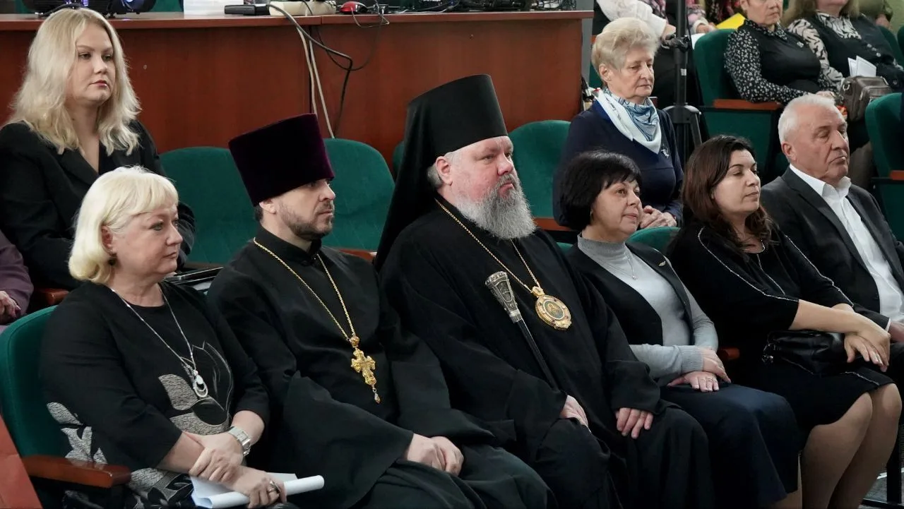 20 ноября 2025 года город Железногорск озарился светом муниципальных Рождественских образовательных 