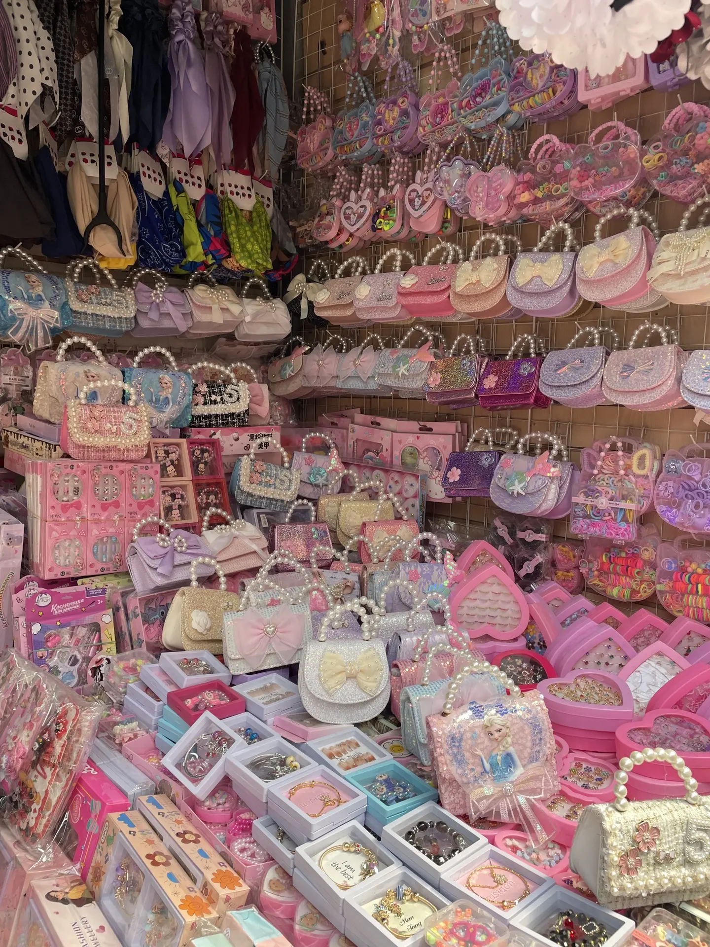 Девчачьи радости!🎀💝

Милые резиночки, нарядные заколки, банты и ободки для девочек — большой выбор