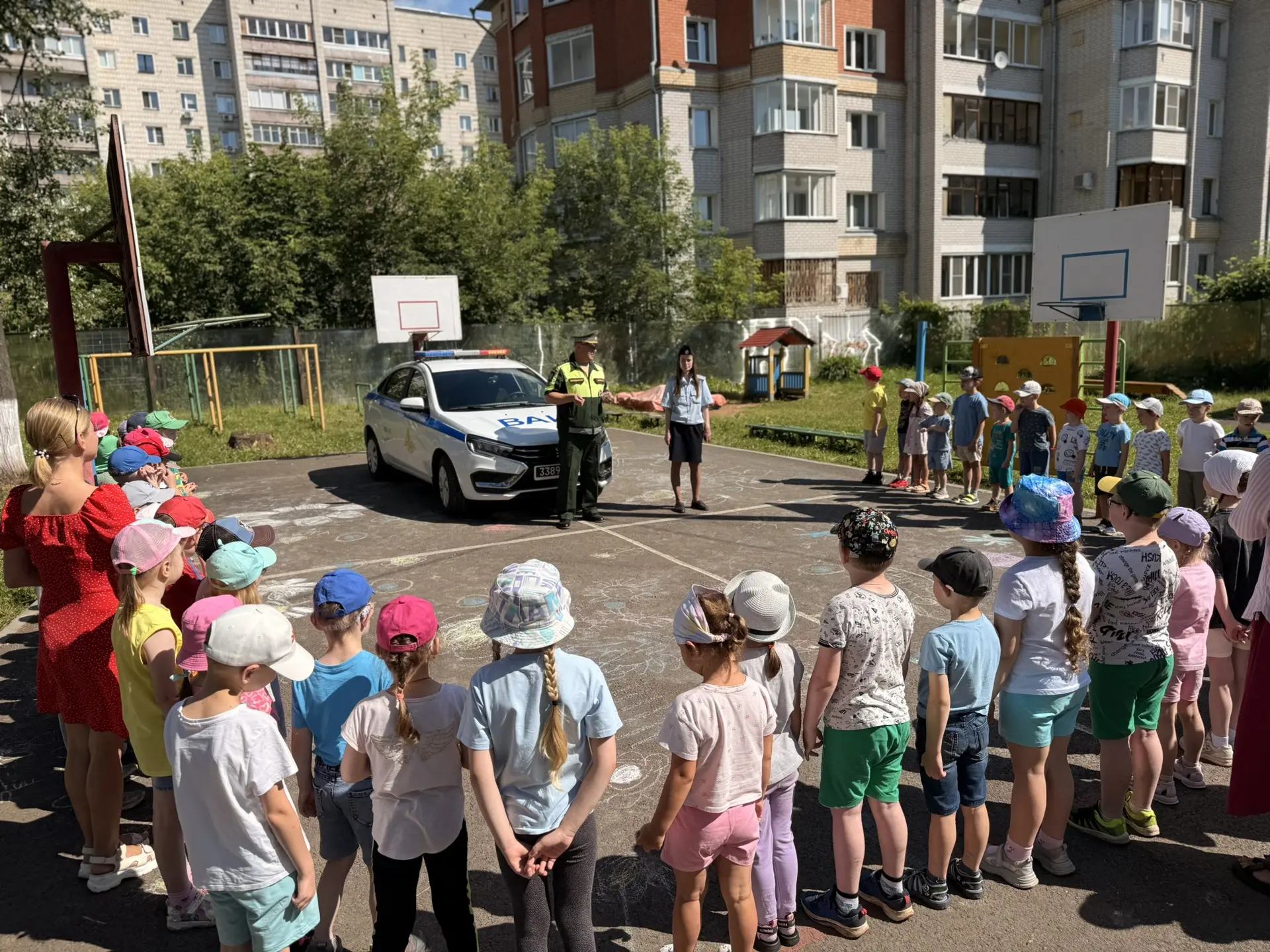 Сегодня в нашем детском саду прошло увлекательное и познавательное занятие по безопасности дорожного