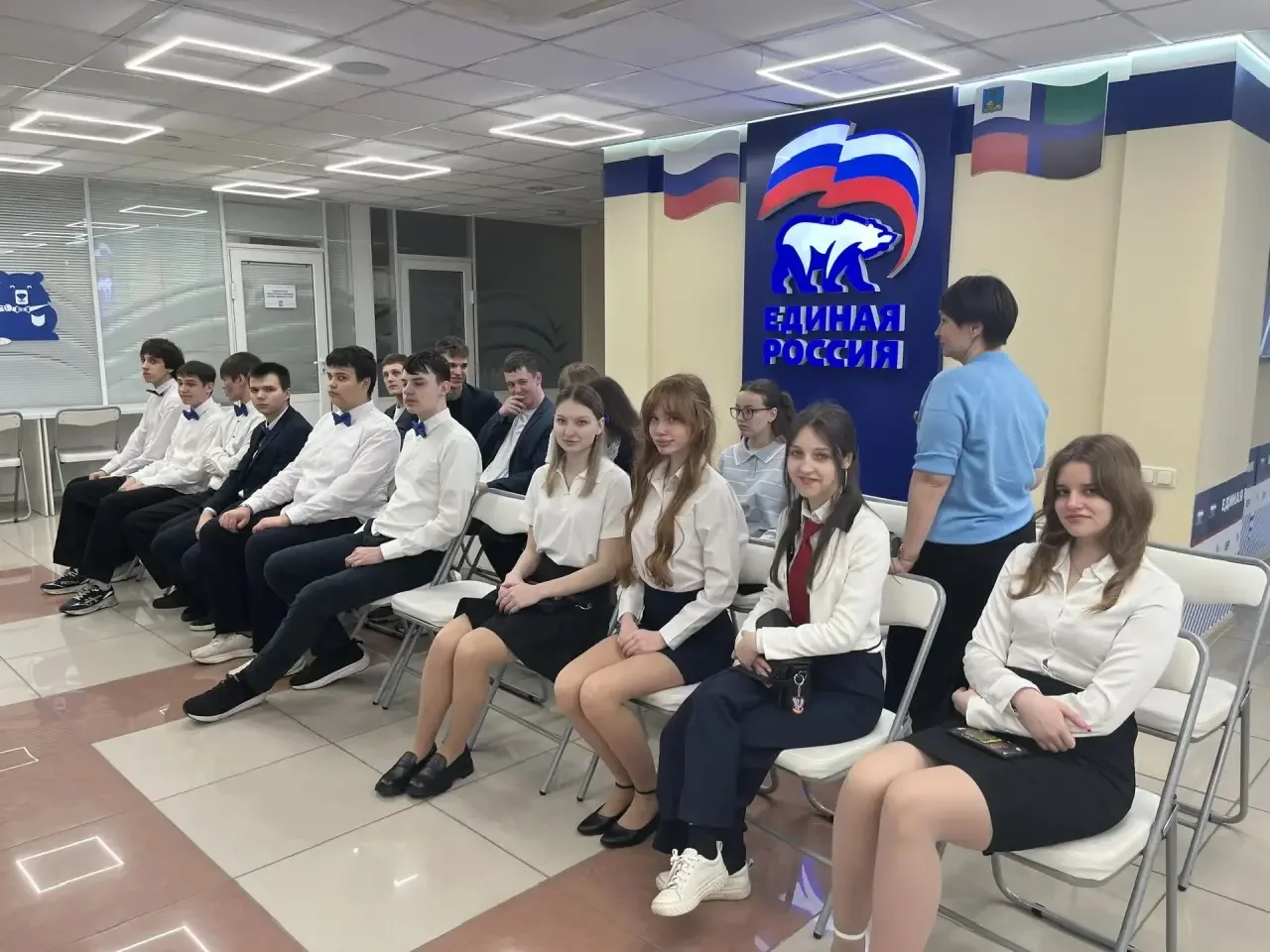 НАШИ УЧАЩИЕСЯ В ОБЩЕСТВЕННОМ ШТАБЕ ПОДДЕРЖКИ «ЕДИНОЙ РОССИИ»: ЗНАНИЯ, УВЕРЕННОСТЬ И ВДОХНОВЕНИЕ ДЛЯ 