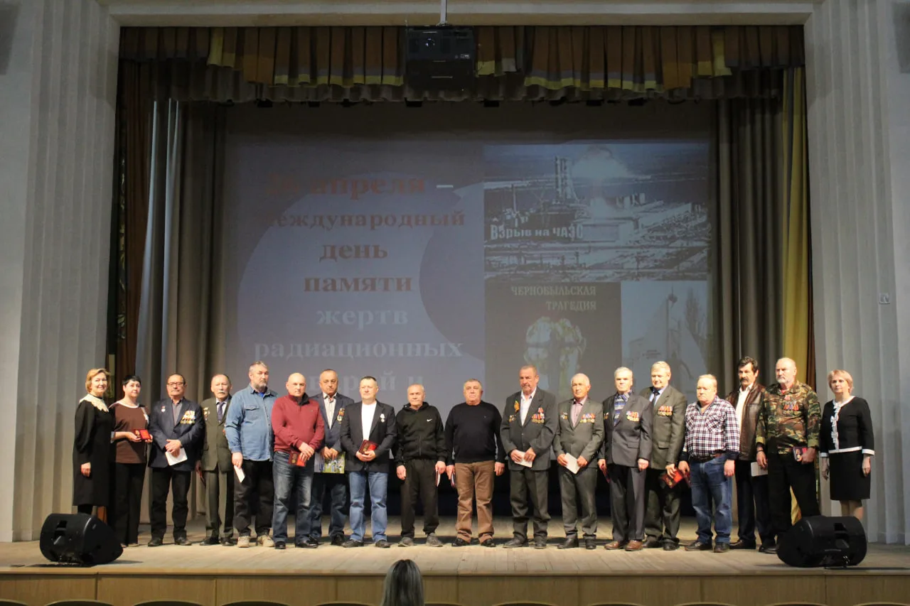 Сегодня в большом зале Дома культуры «13 Октябрь» состоялся вечер памяти «Чернобыль — память на века