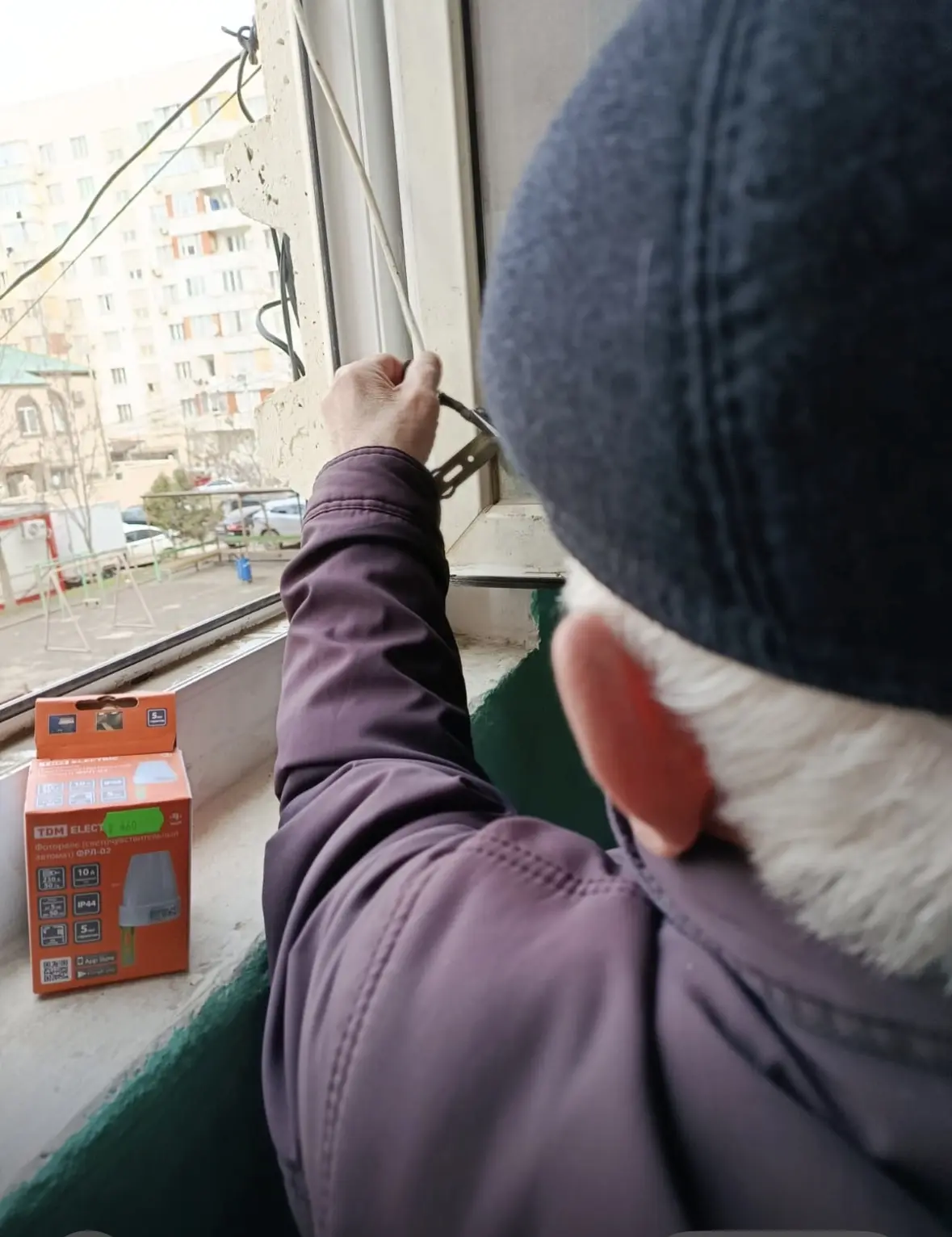 Замена датчика света Насрутдинова 30 а 3 подъезд