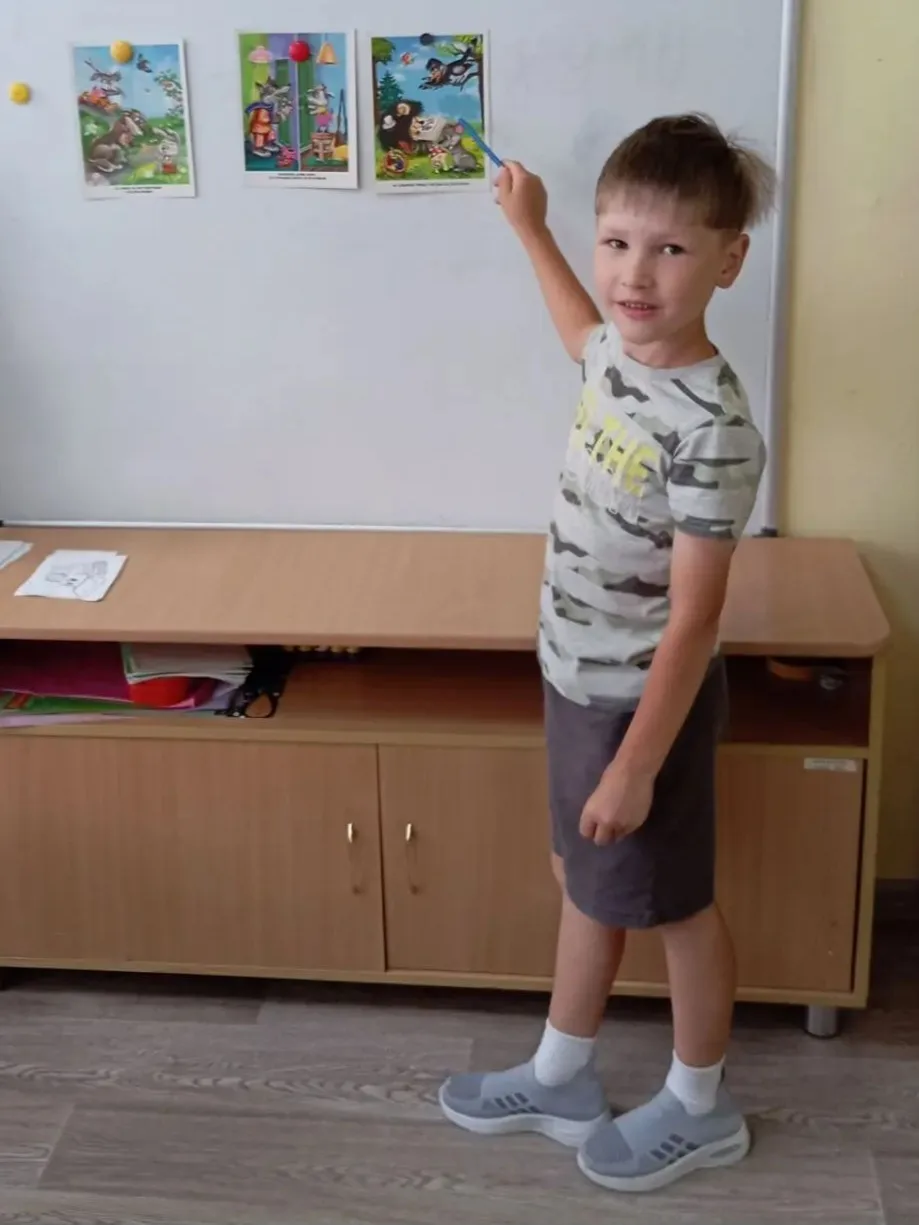 Сегодня дети закрепили правила безопасности. Детям были предложены картинки по теме и они самостояте
