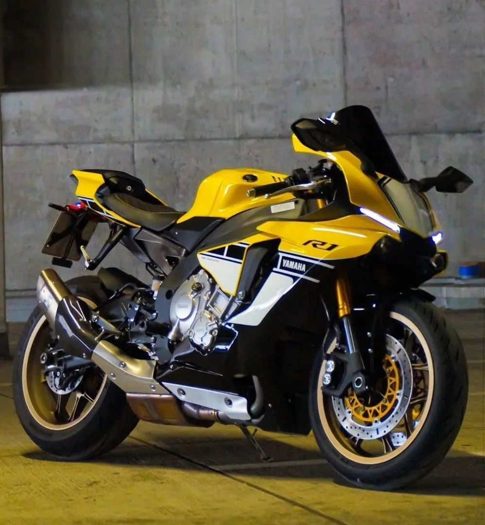 Yamaha R1 — чистая скорость 🟡🏁