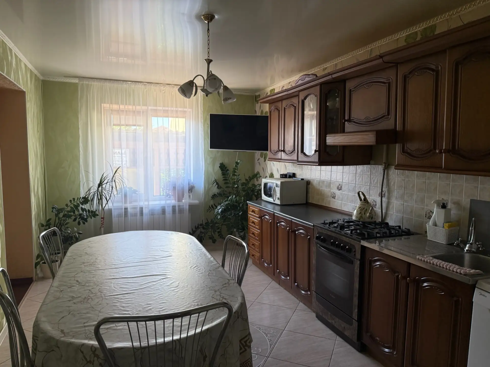 🏖 До Солёных озёр — 10–15 минут пешком (800 метров)
🏠 Сдаётся дом со всеми удобствами
👥 Дом рассч