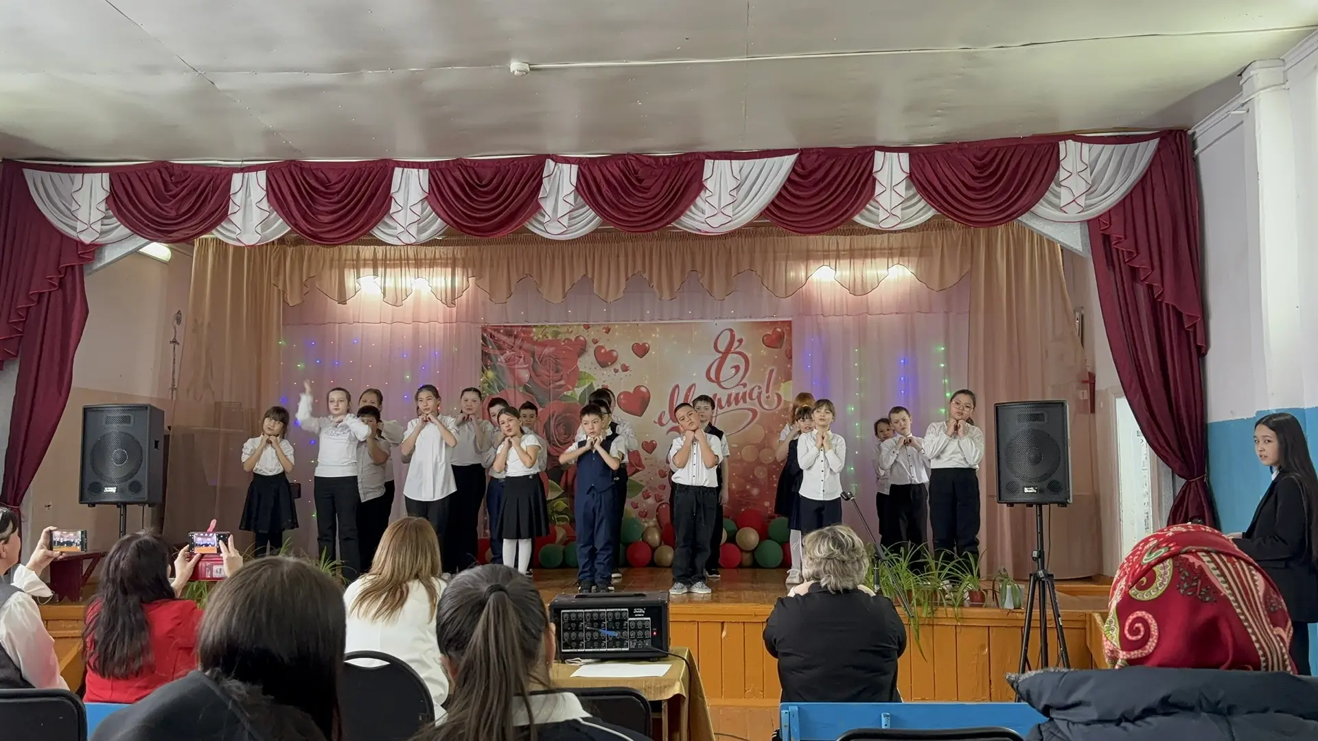 6️⃣марта в сельском доме культуры села Ащебутак состоялся совместный со школой  праздни...