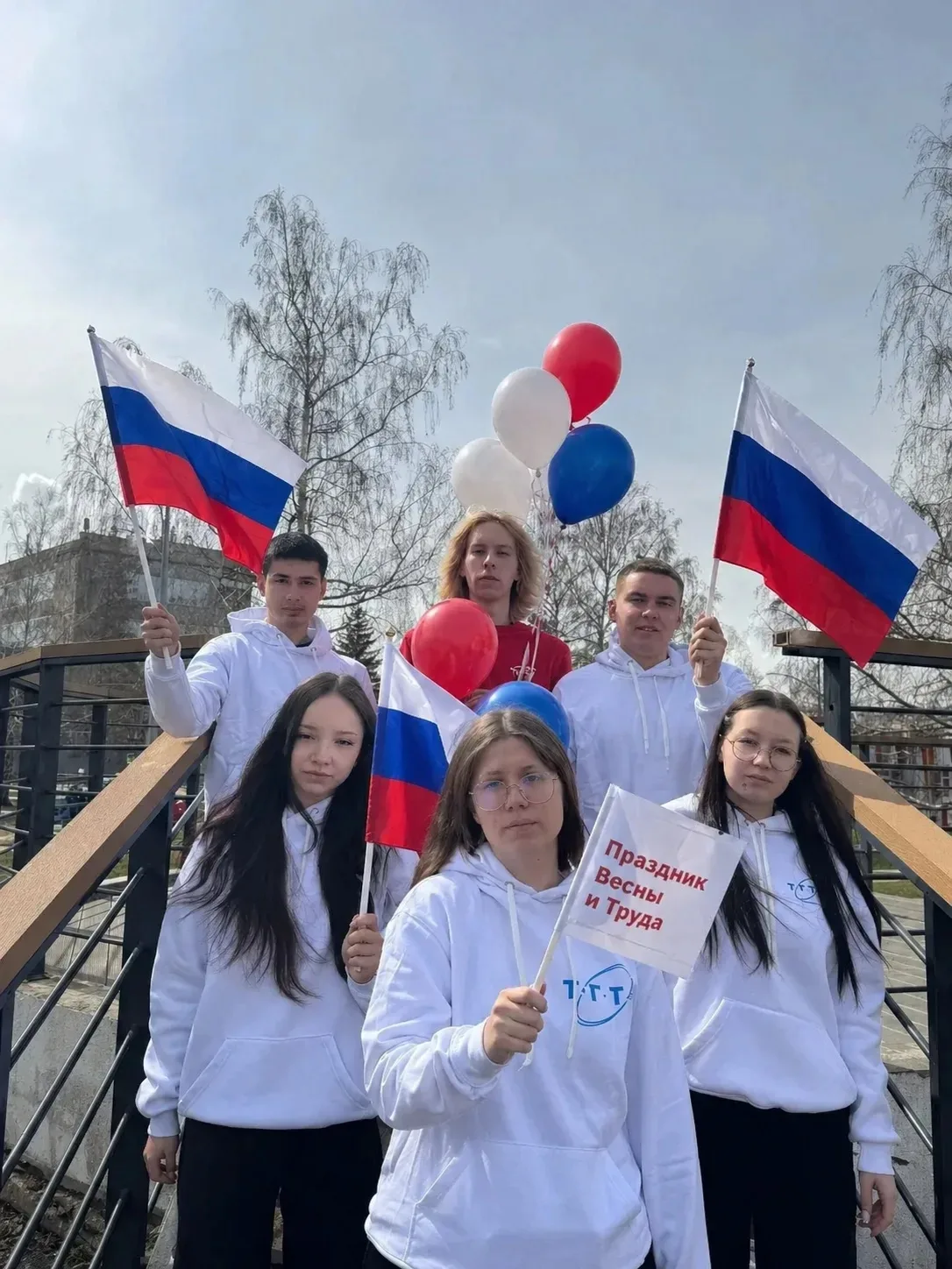 Коллеги, друзья, студенты!  Поздравляем с 1 Мая — Днём Весны и Труда, праздником солидарности и един