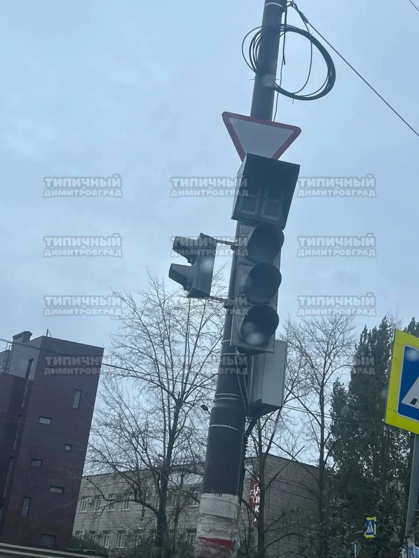Уже который день на  перекрестке Западная - Автостроителей!