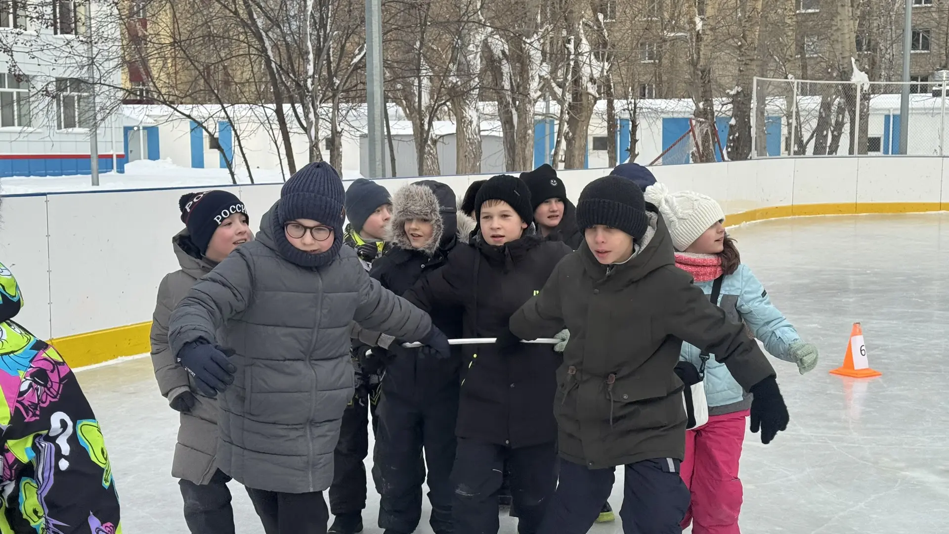🎿 КАТОК ОТКРЫТ!  В лицее состоялось яркое открытие зимнего катка! Наши волшебники Дед Мороз и Снегур