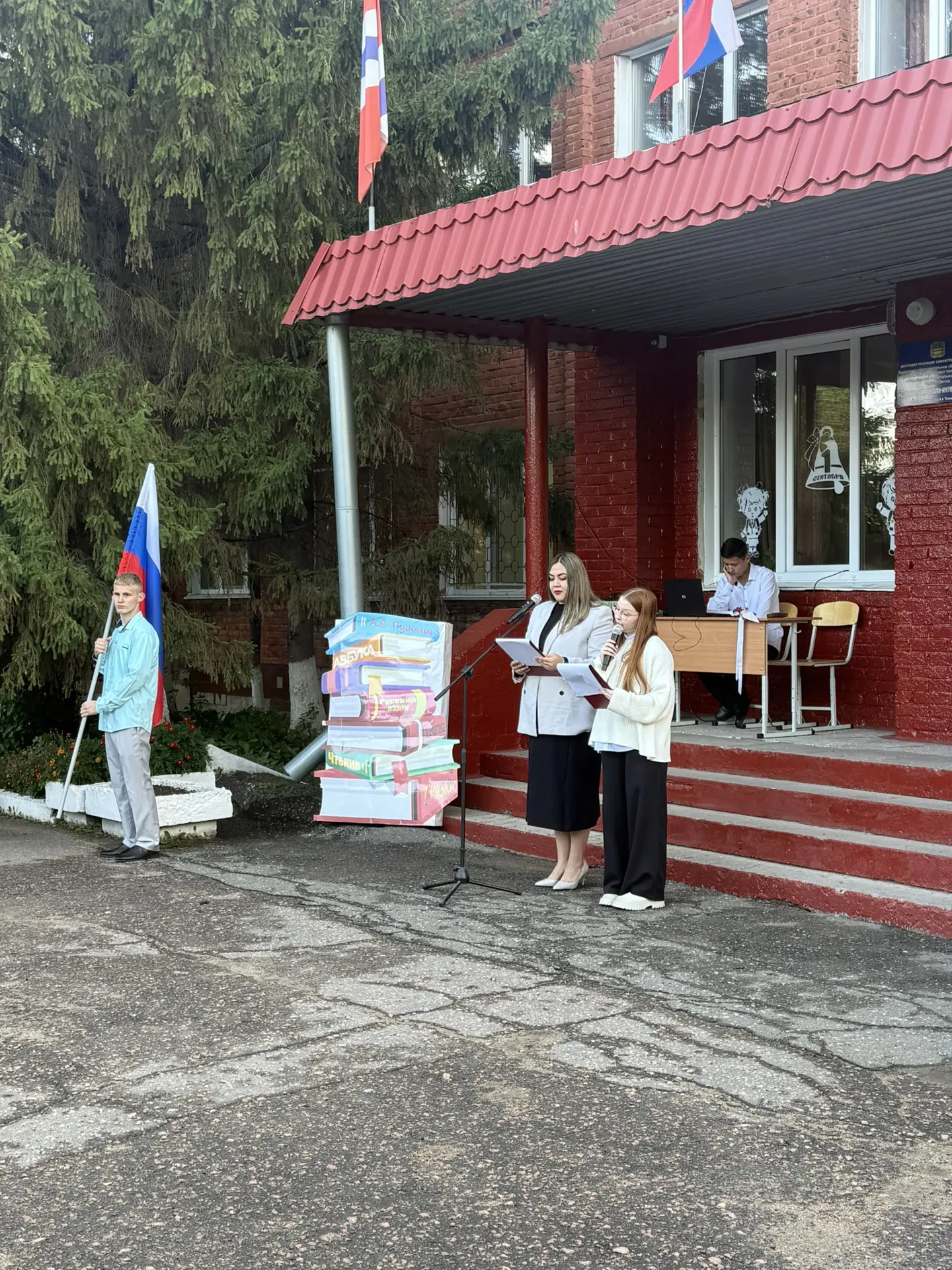 🎉 Первое сентября — день, когда сердце бьётся чуть быстрее, а в воздухе витает особенн...