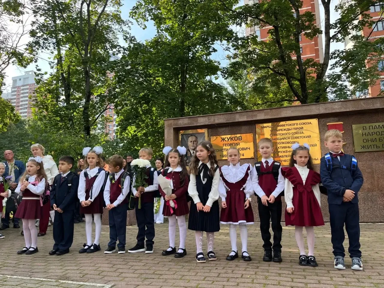 🎓 Линейки в #школа1517: встречаем новый учебный год!