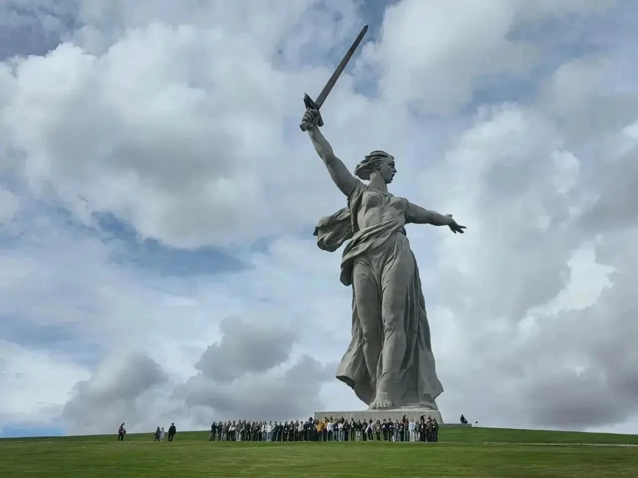 Школьники из Мытищ побывали в городе-герое Волгограде