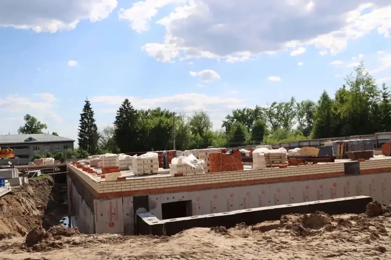 Дмитрий Захаров:  🏗️Объезжаю стройки школ. Сегодня — Вурнарская СОШ №1, пристрой на 400 мест.   👉Объ