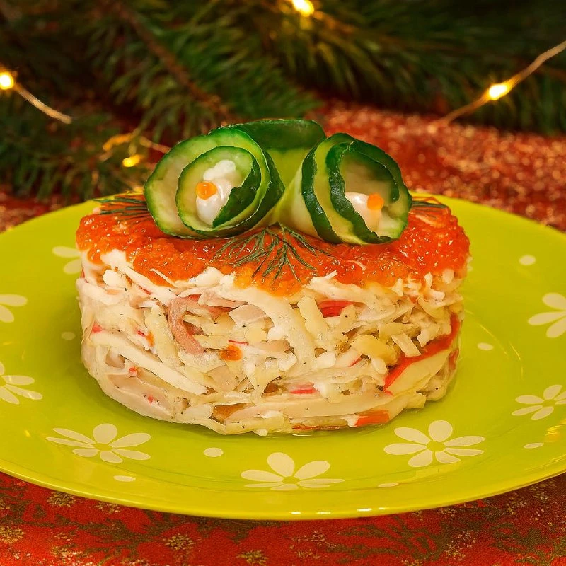 САЛАТ «ЦАРСКИЙ» — БЕСПОДОБНО ВКУСНЫЙ ПРАЗДНИЧНЫЙ САЛАТ

ИНГРЕДИЕНТЫ:
ОСНОВА:
✅ Кальмары отварные — 5