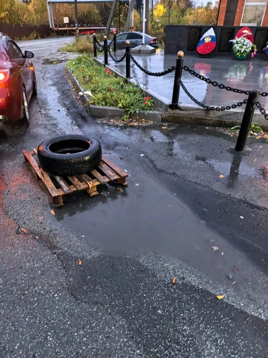 🚧 После сообщения жителей люк огородили