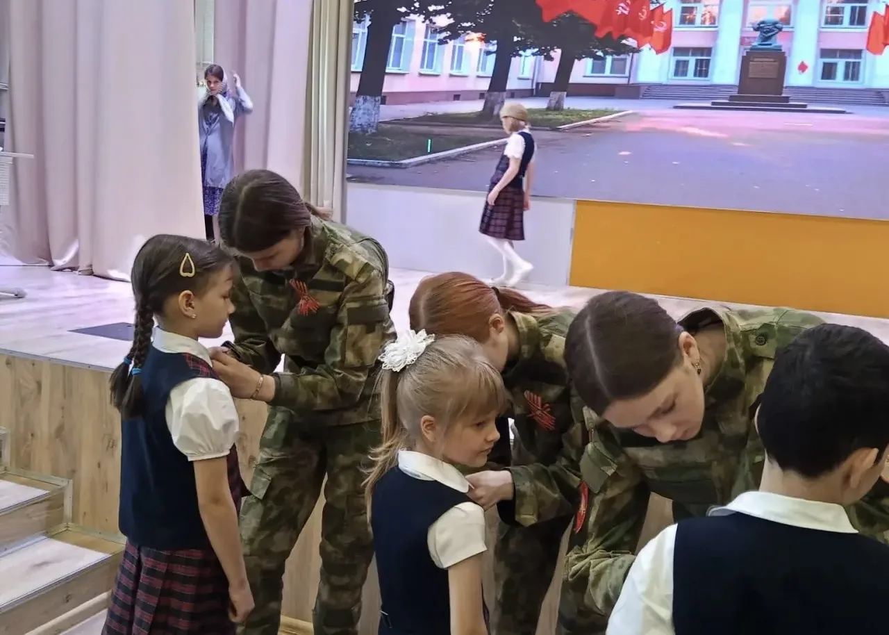 Георгиевская ленточка — символ памяти!  Росгвардейский 7 «А» класс провёл трогательную акцию для нач