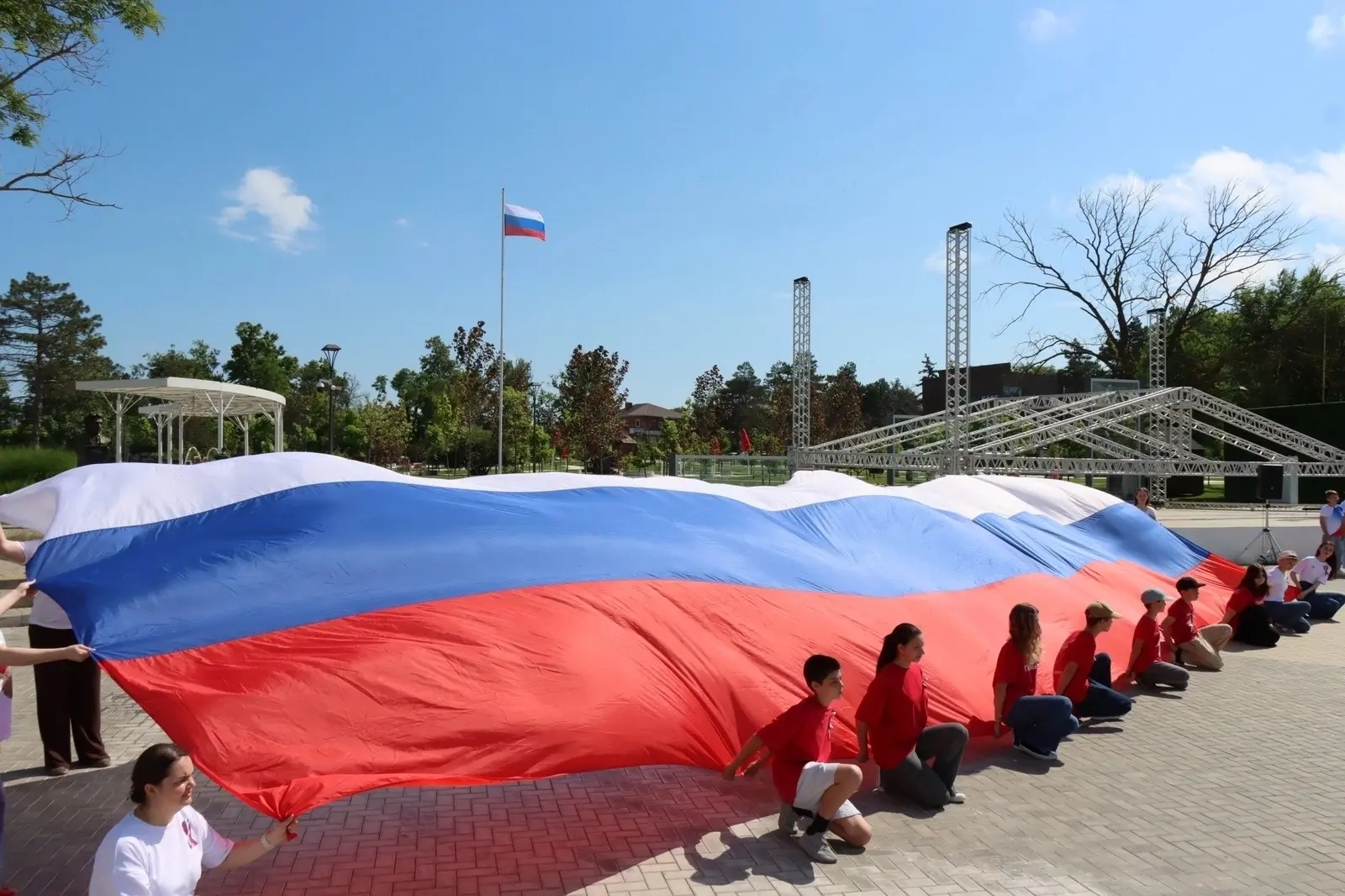 🇷🇺 День России на Кубани: тысячи участников, сотни мероприятий и одна большая любовь к Родине

12 