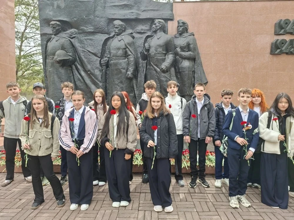 #ВозложениеЦветов #ИнтеллектПомнит #ДеньПобеды #СпасибоЗаПобеду #НавигаторыДетства #Росдетцентр #Дви