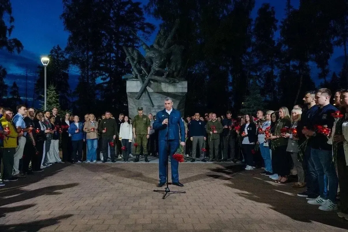 🕯️ Скорбь как основа для Победы и Созидания

В День памяти и скорби депутат Алексей Томанов принял 
