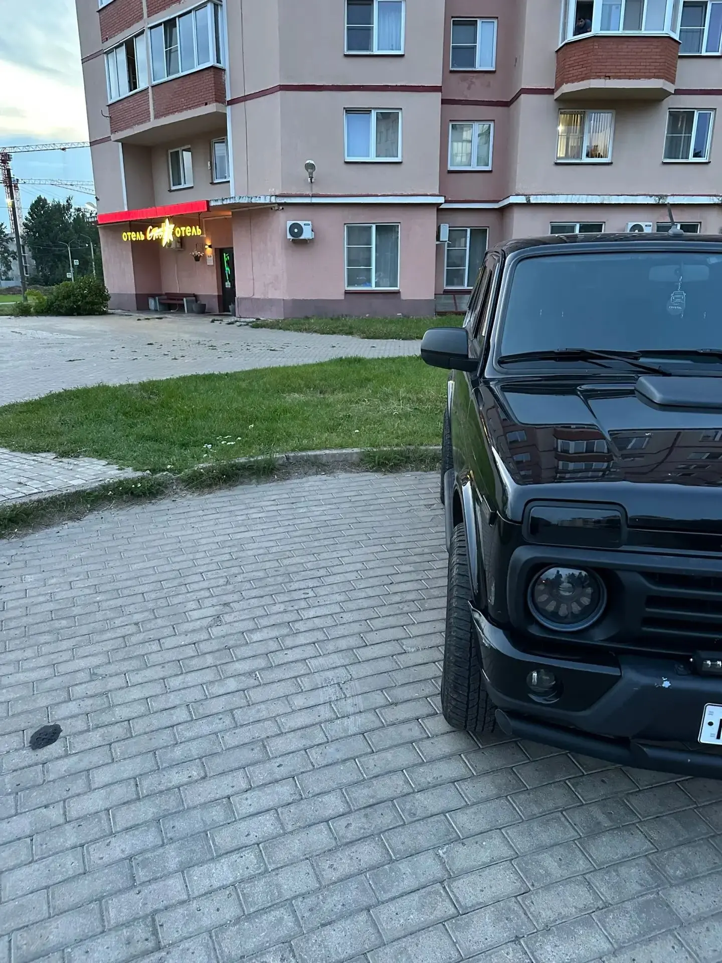 31.07
Тело, которое вчера ударило машину и уехало, человечности не хватило записку оставить с номеро