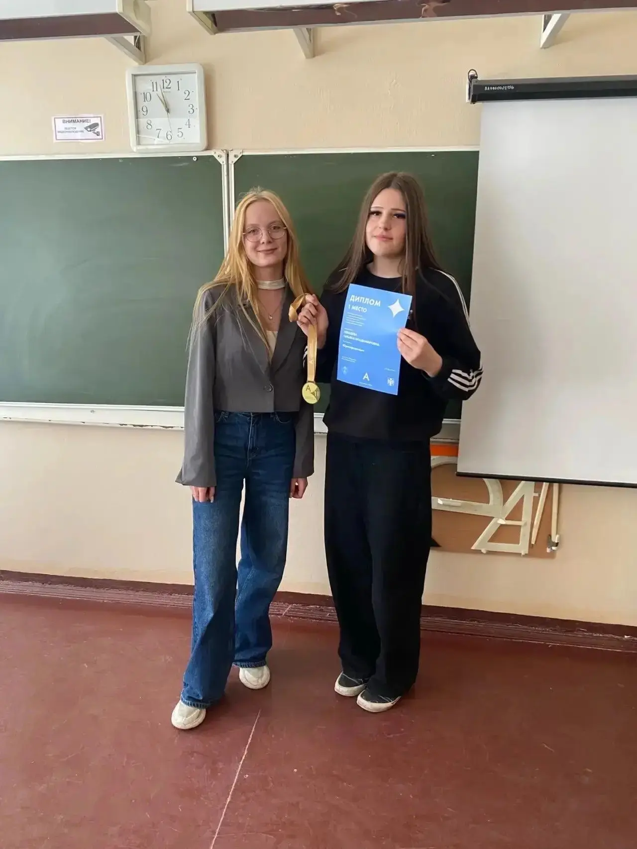 ⚡️⚡️⚡️Спешим поздравить!   Лебедева Татьяна, ученица 10Г класса, стала ПОБЕДИТЕЛЕМ в компетенции "Юр