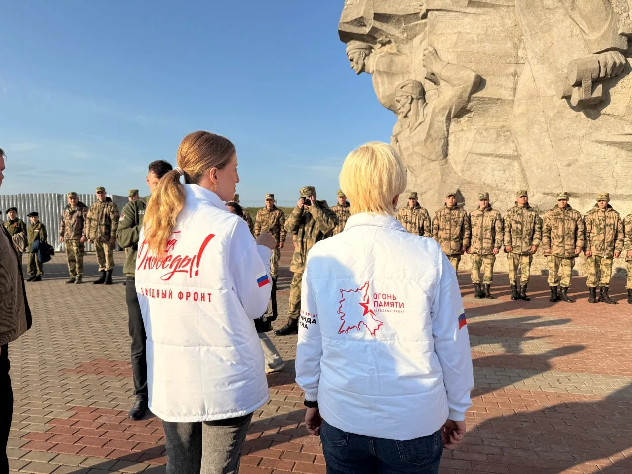 🔥 Частицу Вечного огня доставили в Крым в рамках акции «Огонь памяти»  В Керчь поездом привезли част