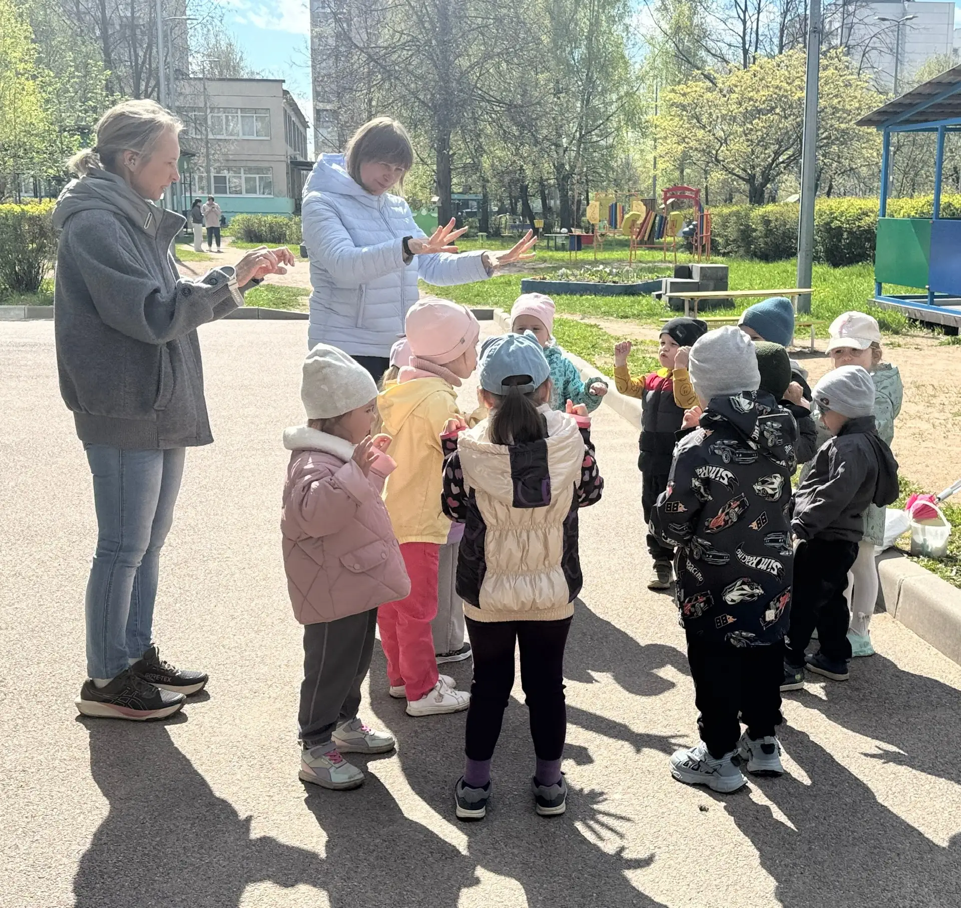 Группа «Капитошки» на прогулке!🪴