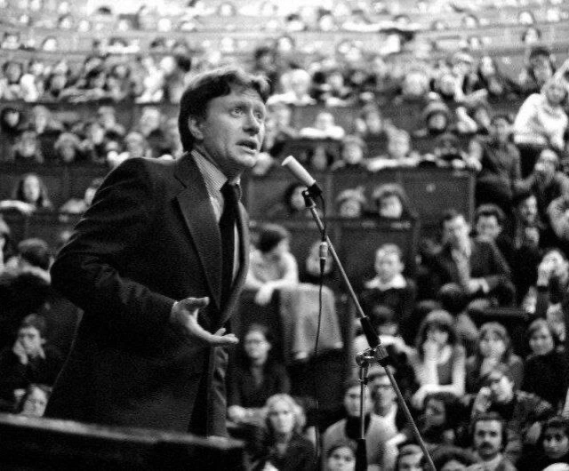 – Что больше всего мешает актёру? – Я думаю, что всё-таки цинизм. Он всем мешает, а актёру тем более