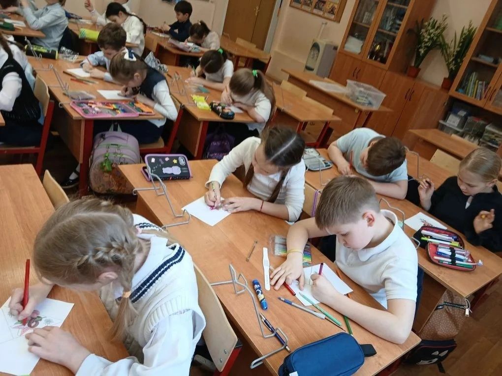 🇷🇺 Уроки мужества «Под салютом Великой Победы»   📚 В преддверии Дня Победы в классах начальной школы