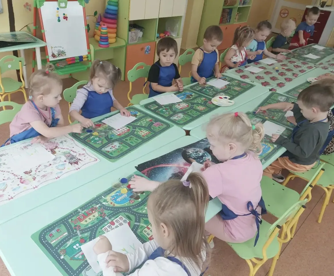 🎨Ребята из группы «Солнышко» рисовали летние цветы 🌺