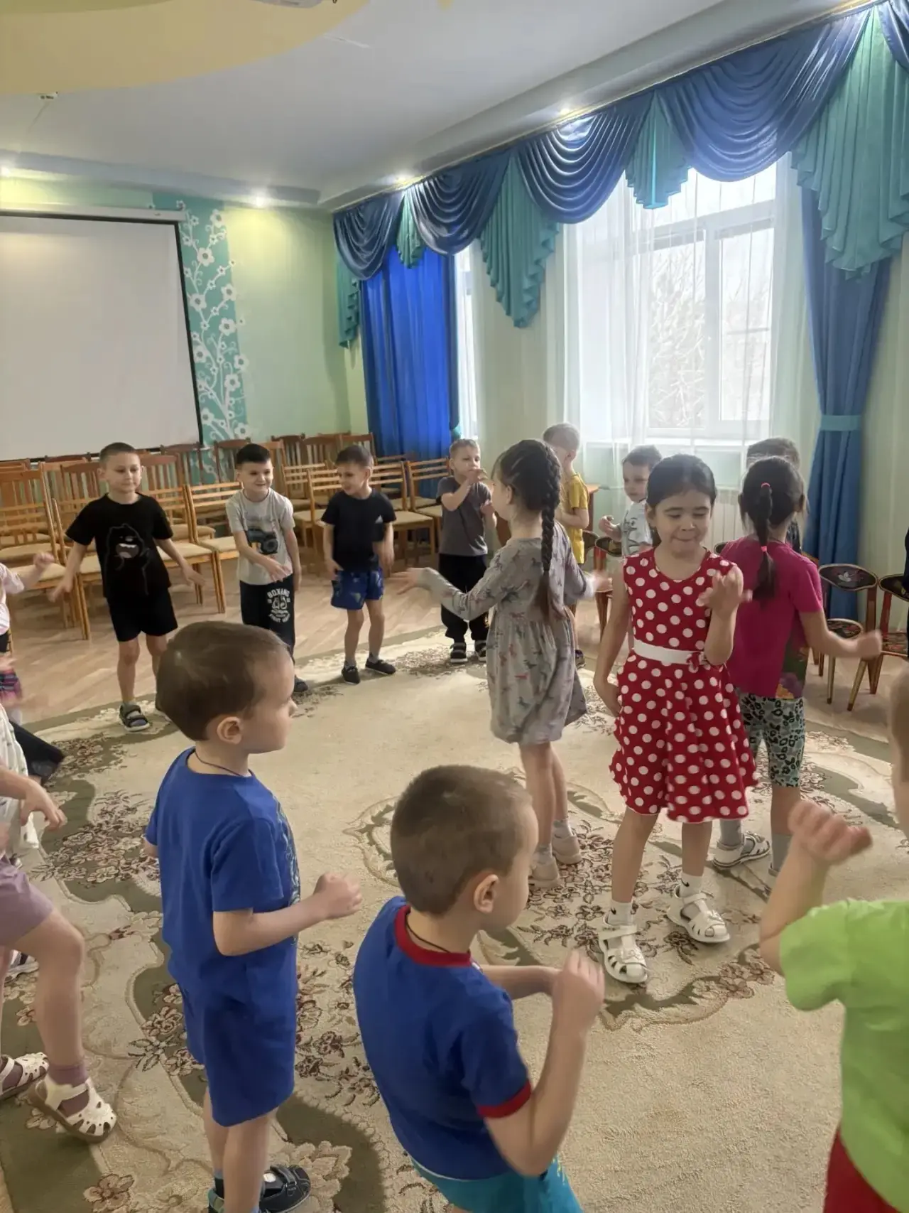Музыкальный руководитель Елена Васильевна Андрианова, провела кружковое музыкальное занятие  « Образ