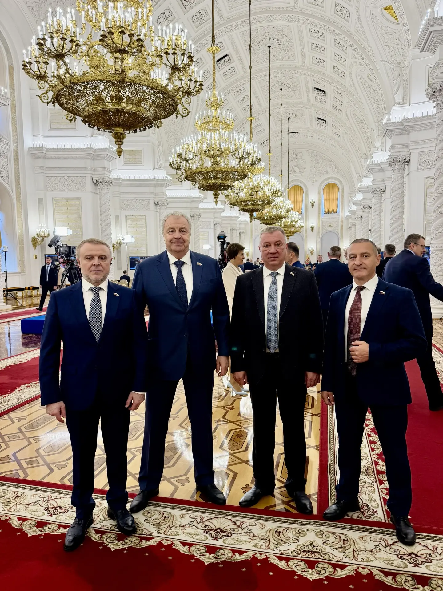 С коллегами в Георгиевском зале Кремля. 
Ожидаем встречи с Президентом России.