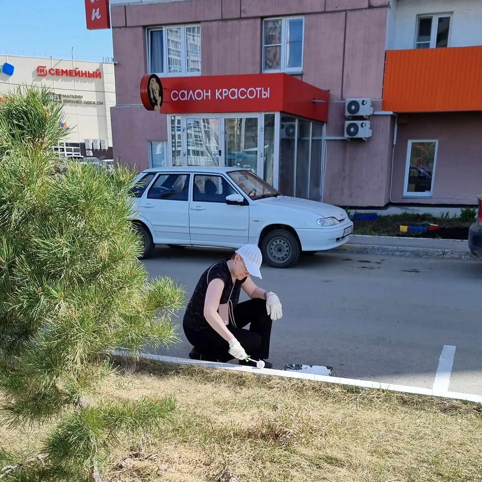 Гражданская инициатива выходного дня: жители Гайдара, 5 и 7 своими руками навели порядок во дворе и 