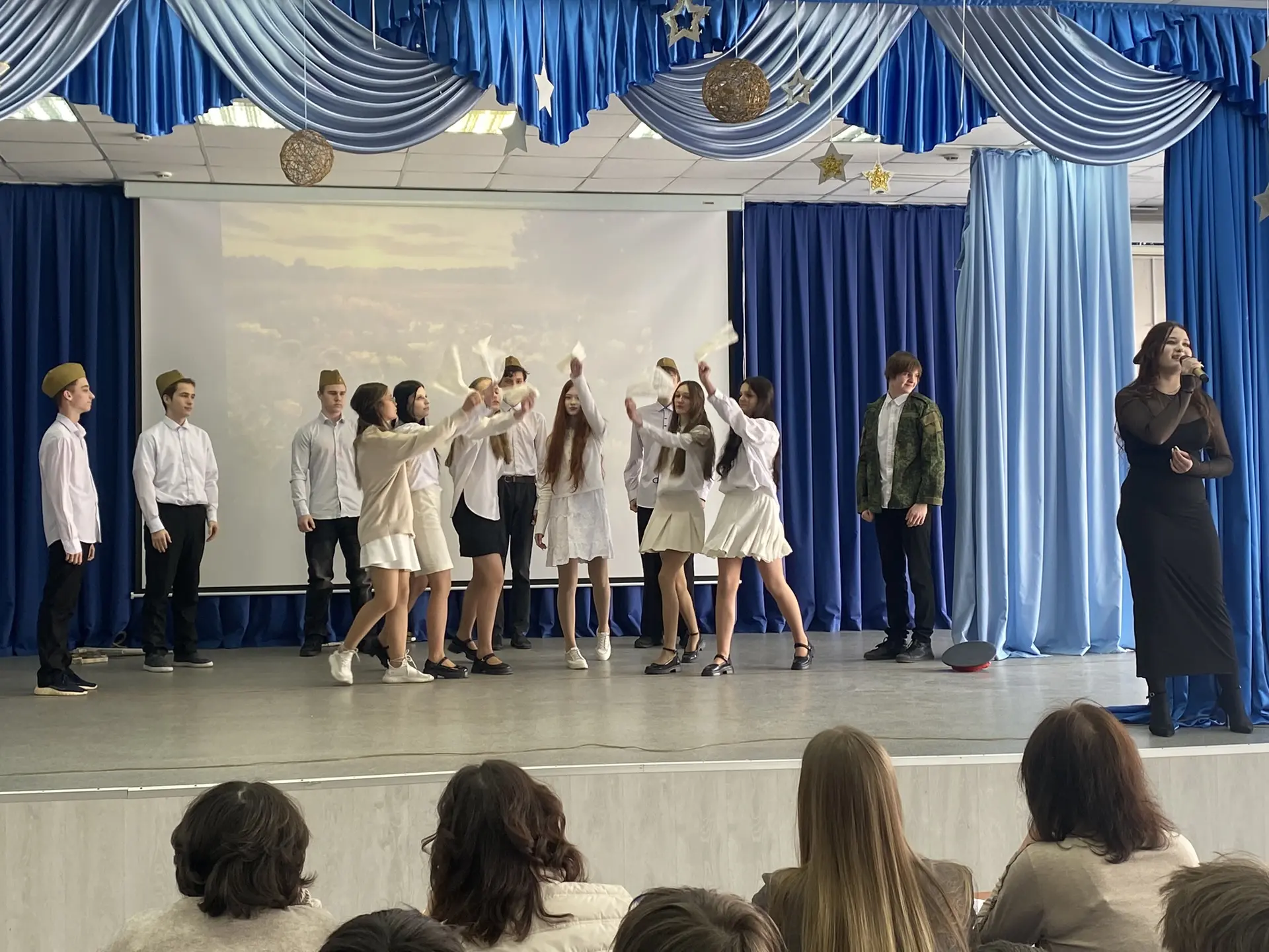 В школе состоялся конкурс инсценированной военно-патриотической песни «Во славу Отечества!», посвящё
