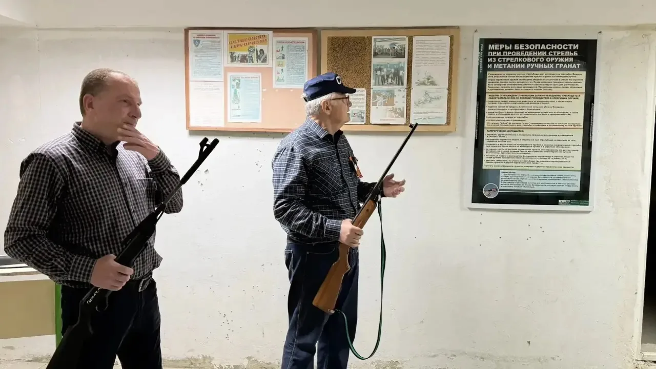 С праздником Великой Победы!  В канун дня Победы, в тире   МБОУ КГО «Средняя школа №3 им. Х.У.Богаты