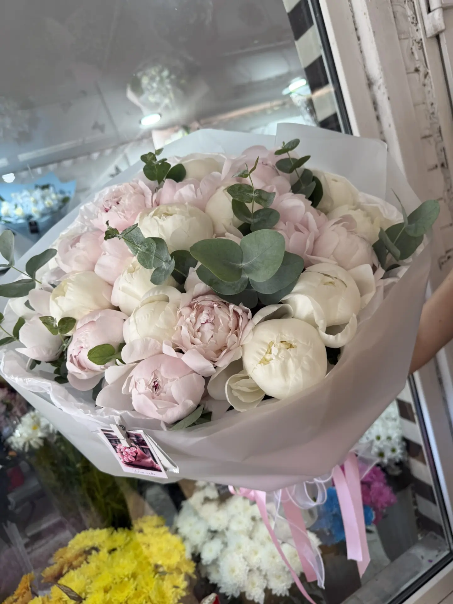 🤍🌸 Белые и розовые пионы
Оформление: круглая белая калька

❌ 9 520 → ✅ 8 820

Невесомо. Нежно. Оче