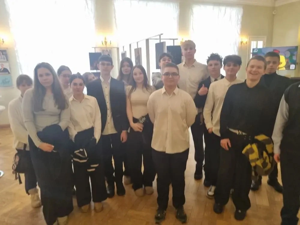 🎭Сегодня учащиеся 9-ых классов под руководством директора нашей школы Илюкиной Людмилы Вячеславовны,