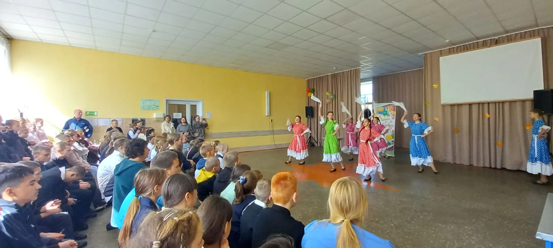 В нашей школе с размахом прошёл праздник, посвященный началу учебного года! Организатор...