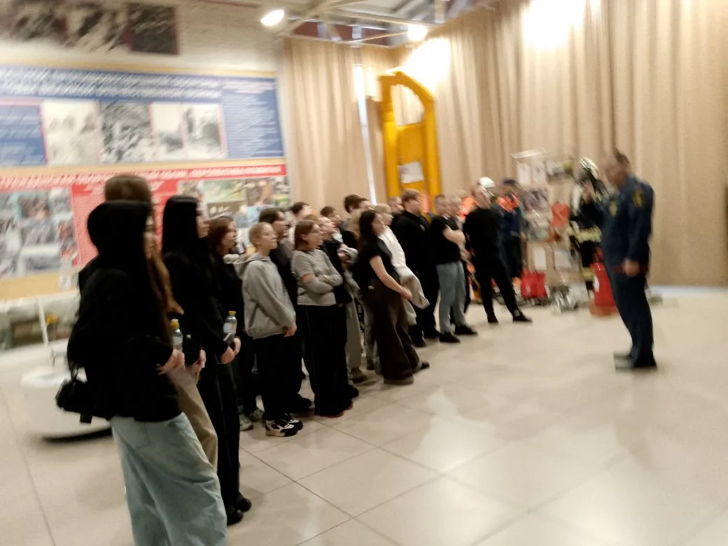 🚨 8 «В» на экскурсии в Учебной пожарно‑спасательной части! 🚒  18.02.26 ученики 8»В» класса вместе с 