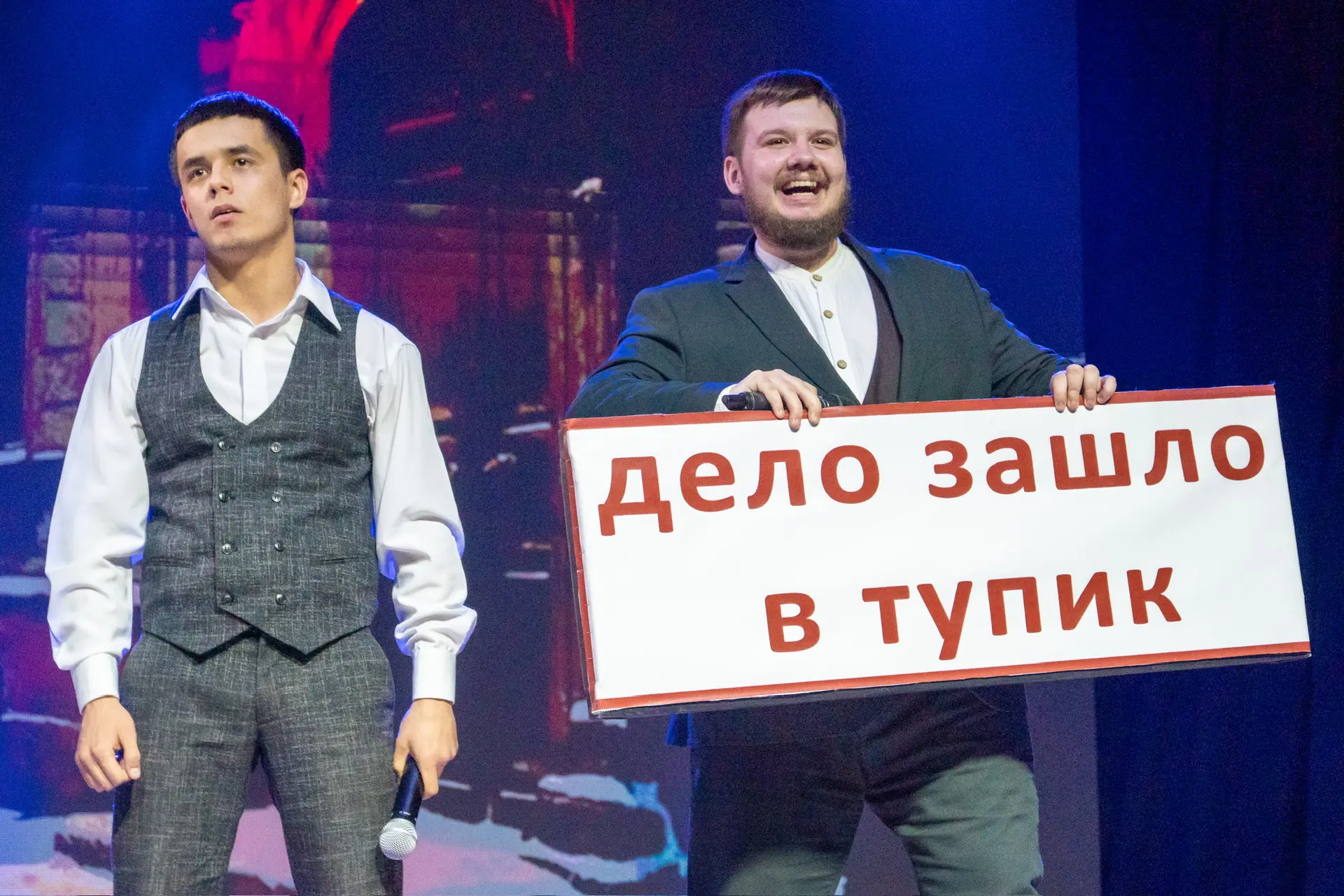 🎭 Аркадий Паровозов показал свою «Шинель»  📚 На фестивале творчества «Студенческая весна - 2026» Сту