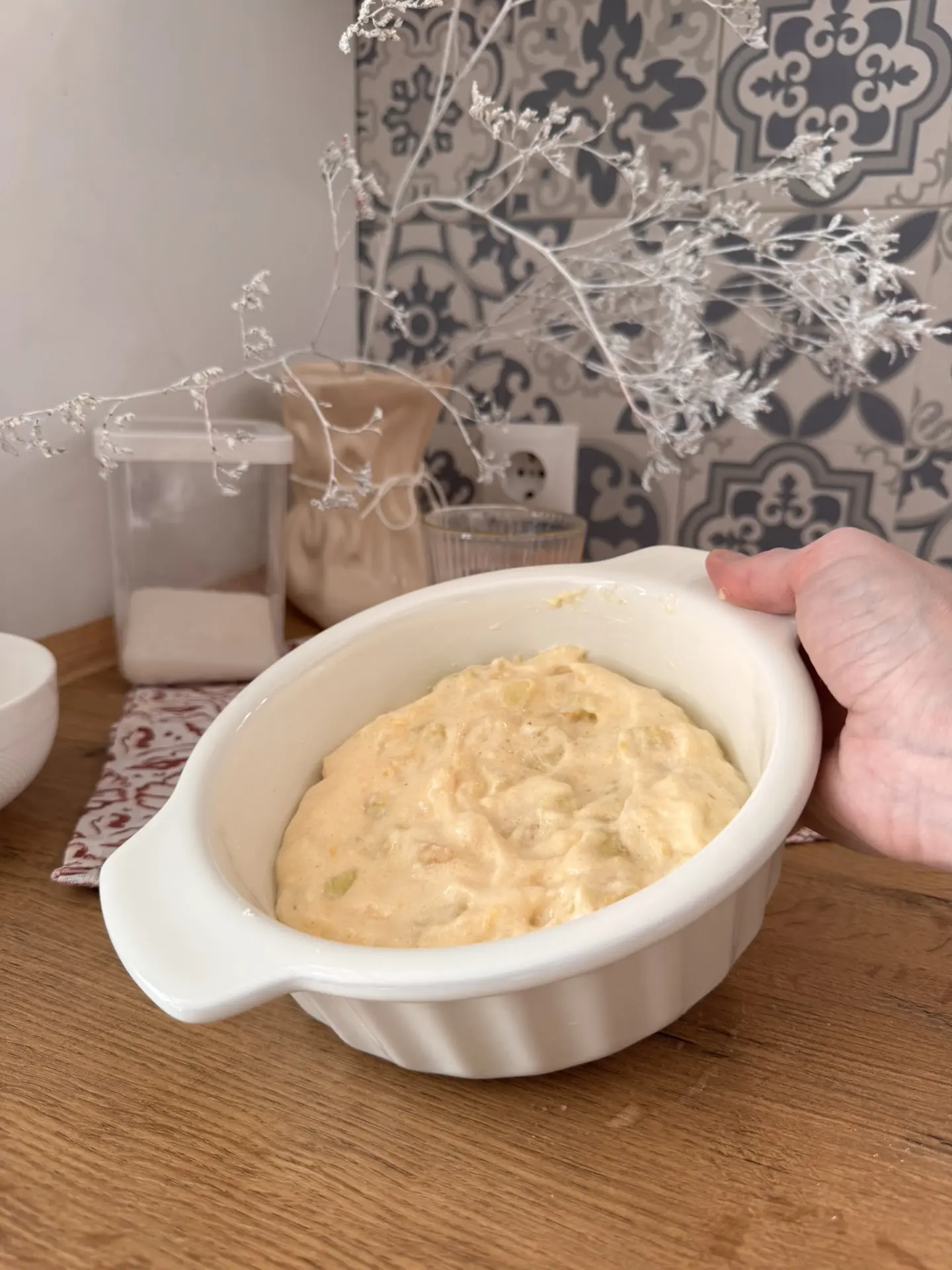 Простой пирог 🥧  Почти как шарлотка, но вдруг кому надо.  Ингредиенты: ▫️Яблоко - 1 шт. ▫️Яйца – 2 ш
