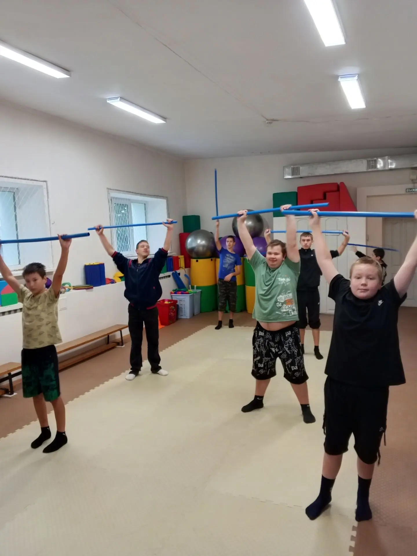 Утренняя гимнастика 🤸‍♂️ с гимн.  палками.