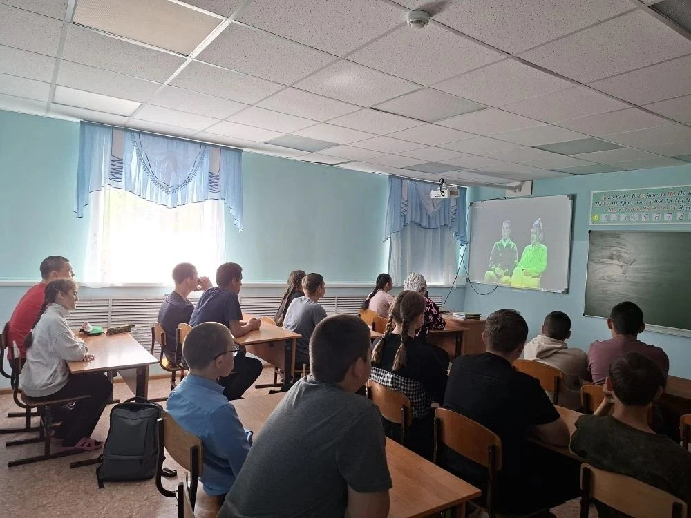 Сегодня в школе-интернат воспитанники просмотрели документальный фильм-интервью «Семейный код: бесед