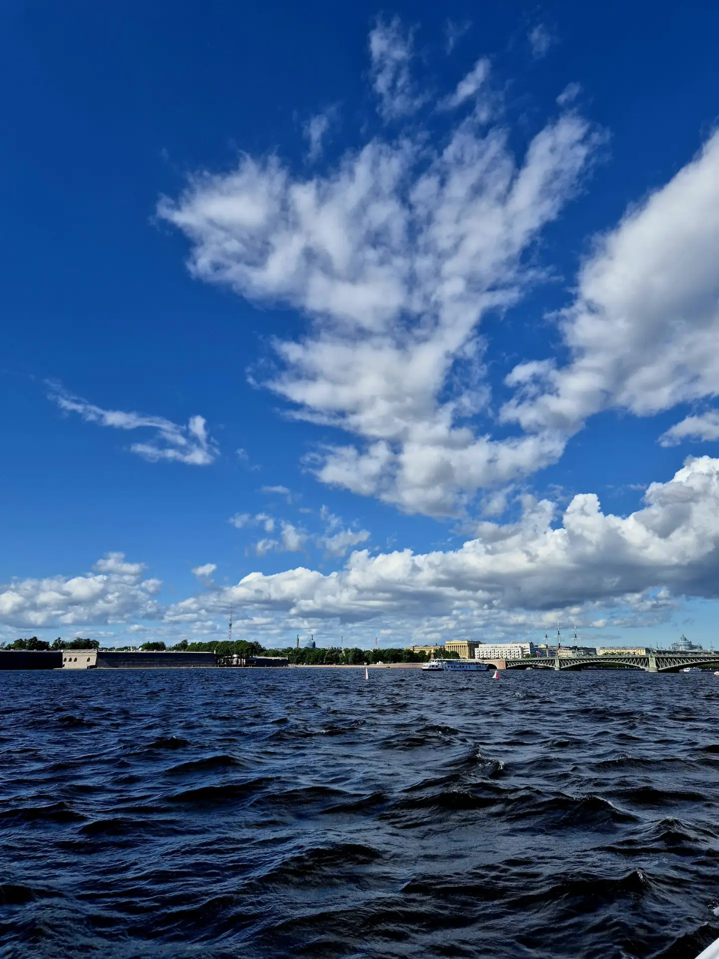 Я в Санкт-Петербурге, прекрасном городе. Рад сюда возвращаться 😍

Приехал, потому что выступаю. Жду