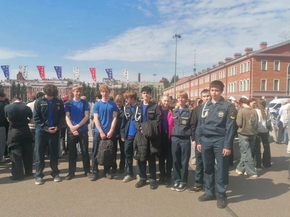 Ученики 10 «Б» класса приняли участие в торжественном мероприятии, посвящённом 117‑й го...