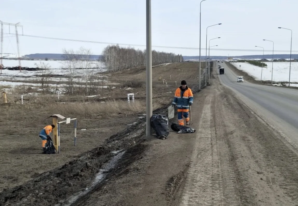 В Татарстане с начала экологического двухмесячника с полосы отвода автодорог собрано более 1600 куб.
