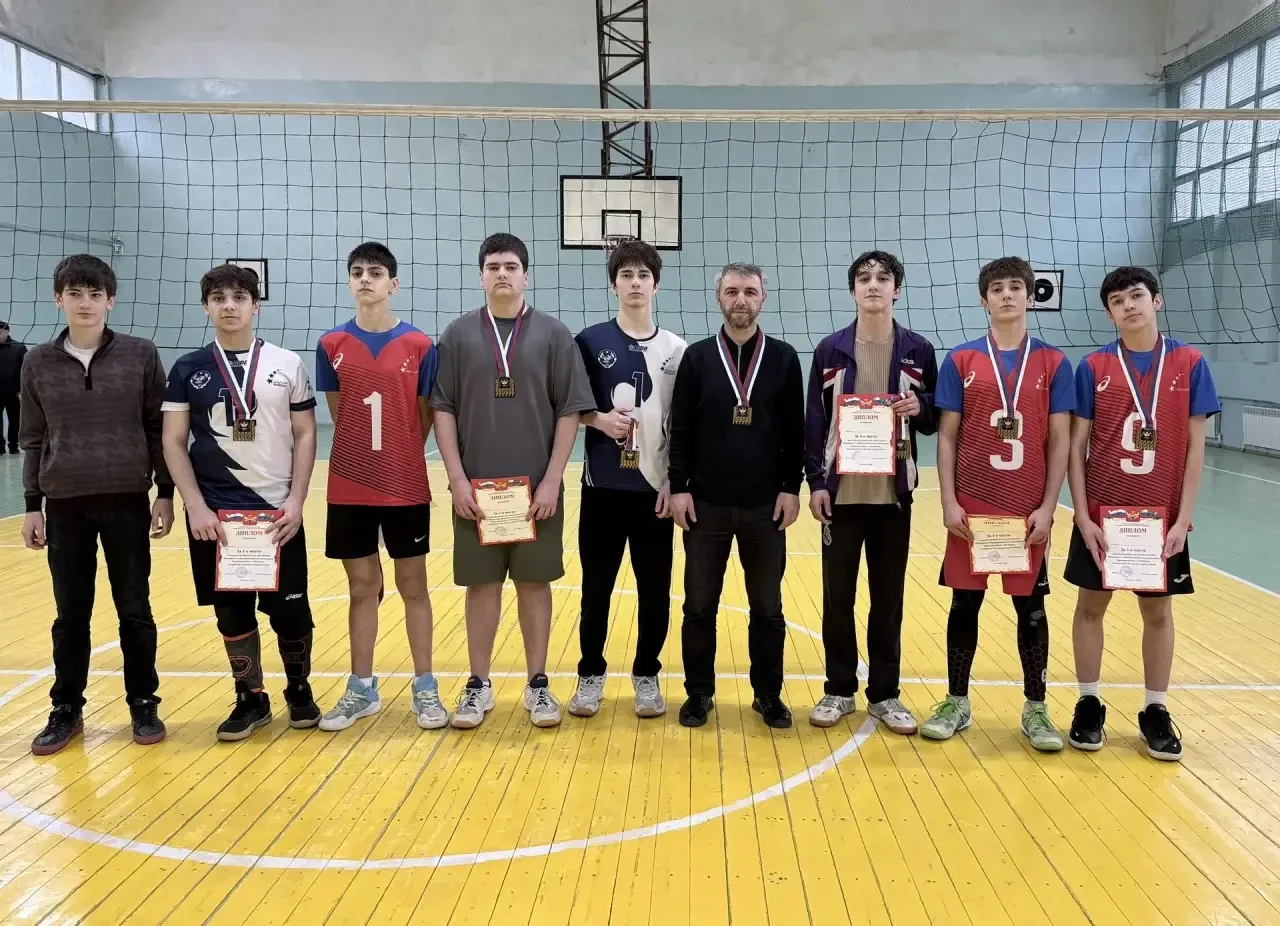 Команда МБОУ «СОШ №34» заняла почетное   🥇🏆место в школьной волейбольной лиге среди юношей , обучающ